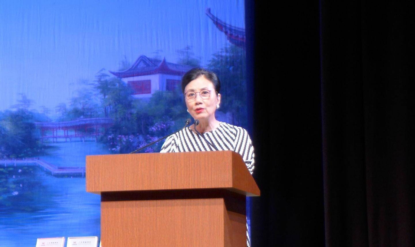 73岁罗家英隔空示爱汪明荃！痴恋爱妻32年，录节目也不忘寄相思？