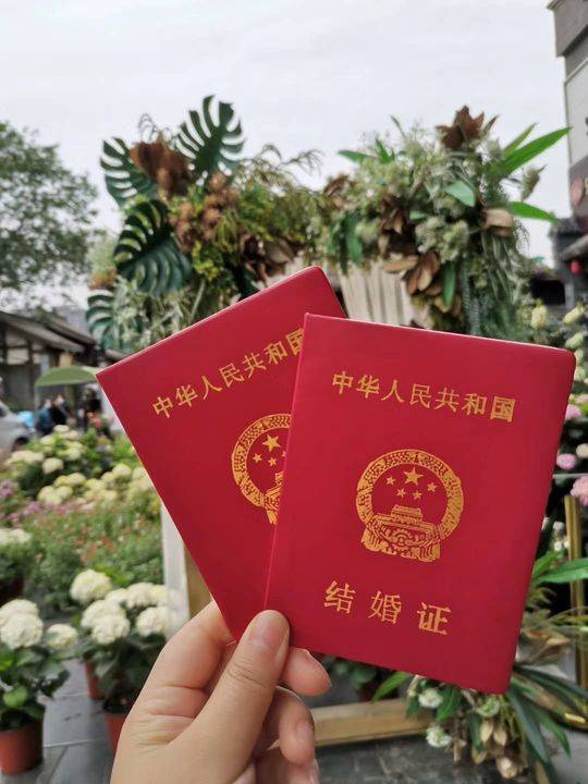 对于我们俩来说,把今天作为结婚纪念日意义也比较特殊.