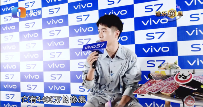 [pconline 资讯]8月3日,vivo s7发布会后,作为代言人的刘昊然接受了