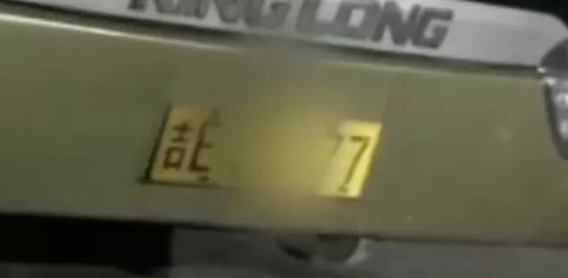 偷拍长途客车司机宰客：天价收费背后是一条产业链