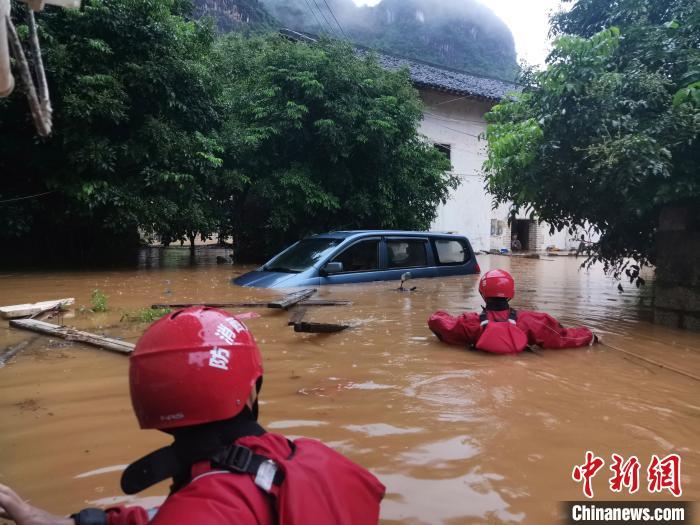 南方暴雨，北方炙烤，冰火两重天！