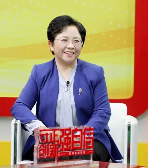 黑龙江省委常委,宣传部部长,省文明委常务副主任贾玉梅正在接受中国