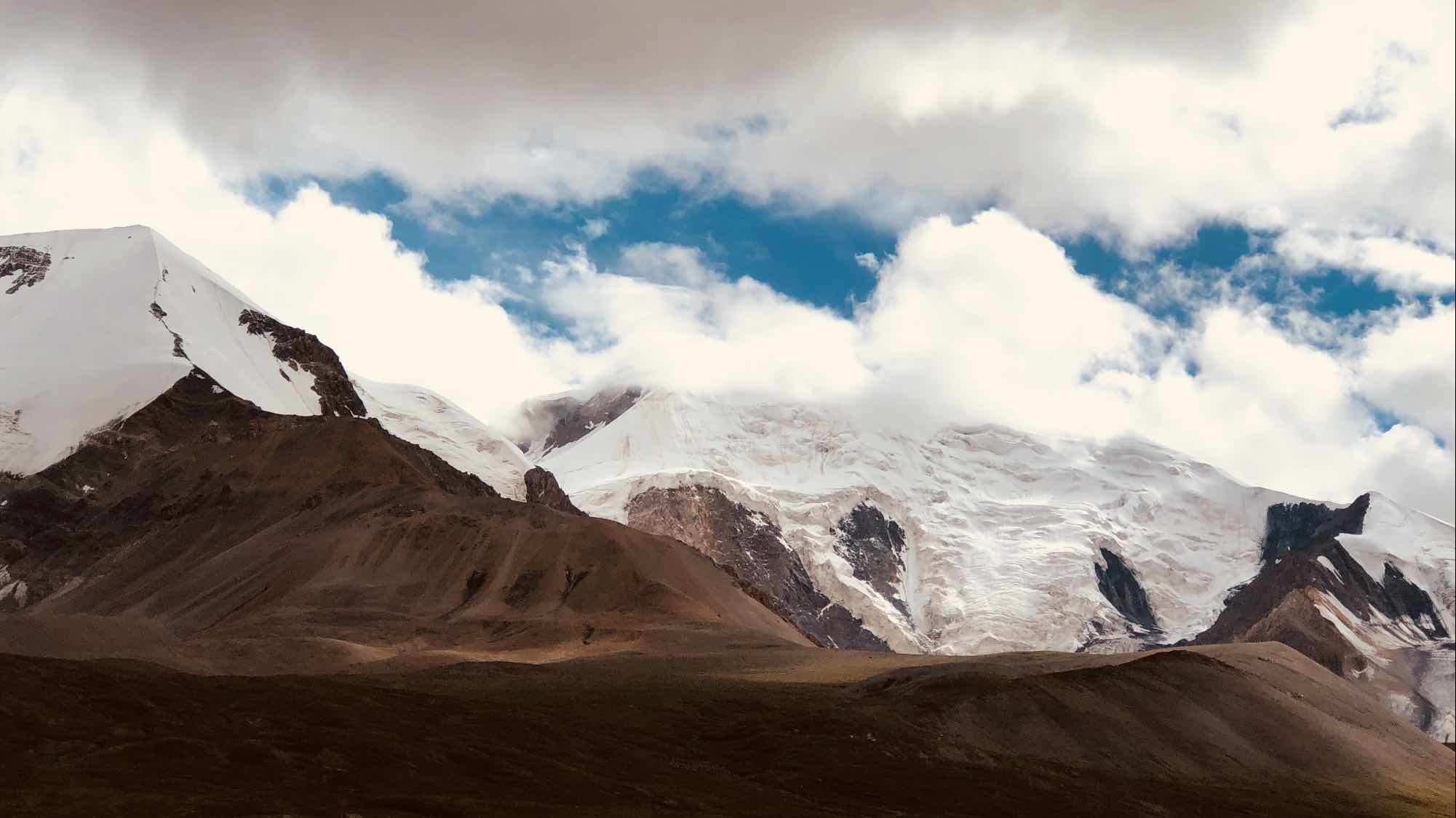 前往黄河源头大山神阿尼玛卿在雪山与冰川中穿行