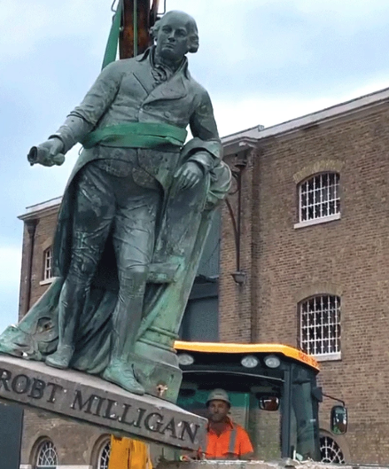 美欧抗议示威未平，又掀起“推倒雕像”运动