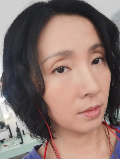 48岁陶虹素颜照皮肤细腻,眼窝凹陷严重显老态