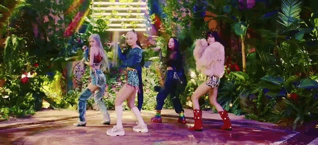 而red velvet首个小分队irene & seulgi 也公开了首张迷你专辑