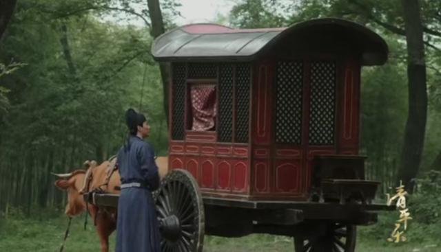 宋朝女性偏爱坐牛车,马匹比较贵,牛车也更加平稳