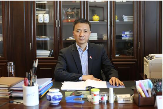 傅清荣膺"中国寿险年度经理人金奖"_凤凰网财经_凤凰网