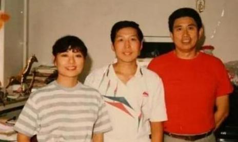 歌唱家程志:结婚当天被悔婚,二婚迎娶女将军,今74岁现状如何?