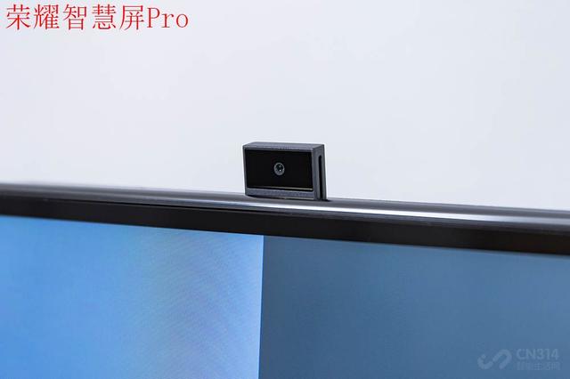 在结构上,荣耀智慧屏pro和海信e8d提供升降式ai镜头,想要使用时摄像头