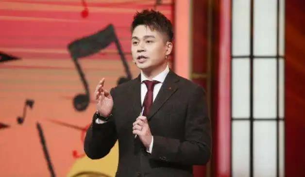 主持浙江卫视多年仍不火他被赞大智若愚今娶美娇妻成人生赢家