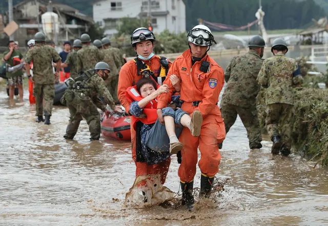 东京感染者暴增224人!地震 洪水 疫情,日本今年太惨了