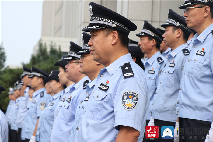 东平县公安局举行升国旗暨警旗宣誓仪式