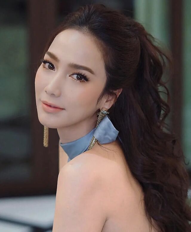 而女主角则是被称为"泰国娱乐圈头号性感女星"的帕德容琶·砂楚.