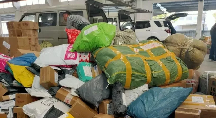 快递小哥：我们比外卖小哥更惨