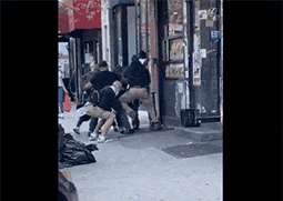 严查社交隔离，纽约警察暴力执法