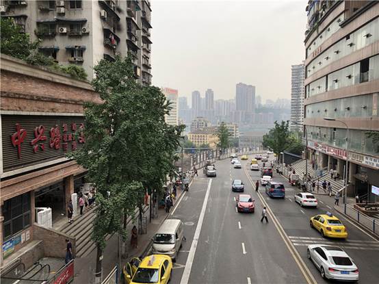 好魔幻啊中兴路上的重庆鬼市满满的全是老重庆记忆