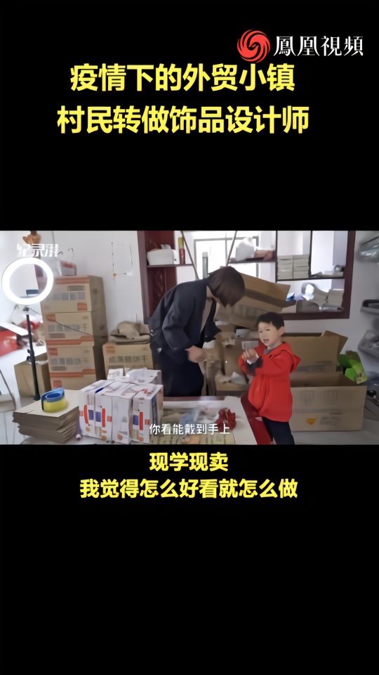 520,新人在民政局门口排队领结婚证