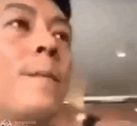 想吃热乎瓜的网友莫名被喂了一嘴狗粮,大家认同艺人约见黑粉的行为吗?