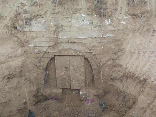 交口县境内发现一明代古墓