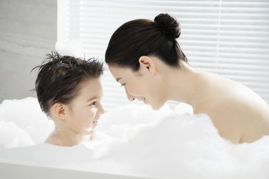 一池健康泡泡让宝宝爱上洗澡
