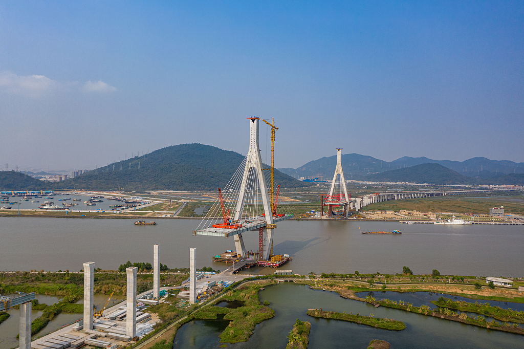 广东珠海:航拍建设中的洪鹤大桥