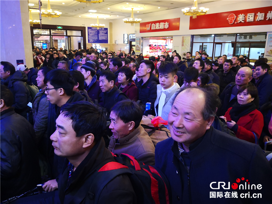 我国正式进入“春运时间”(组图)