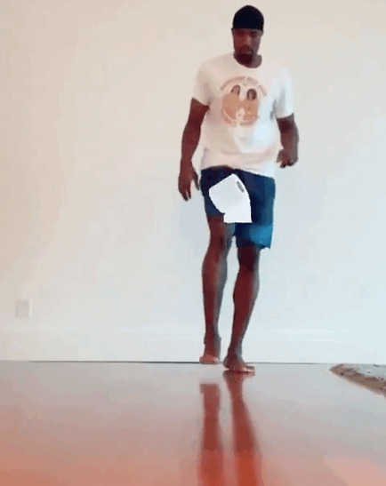 球员集体转型课程主播?詹老师你饶了我吧,表情包实在难顶