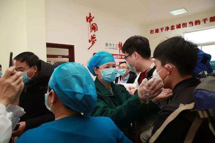 送上您的祝福，为千里驰援的他们祈愿