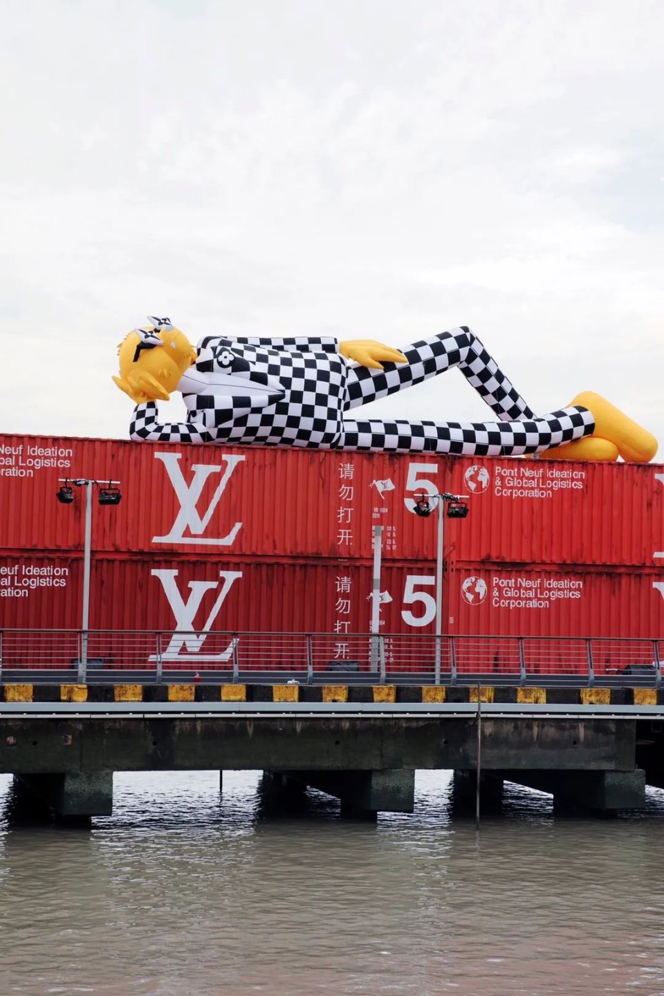 Louis Vuitton大秀上海启航: 以童趣发掘时尚本真（最新发布）