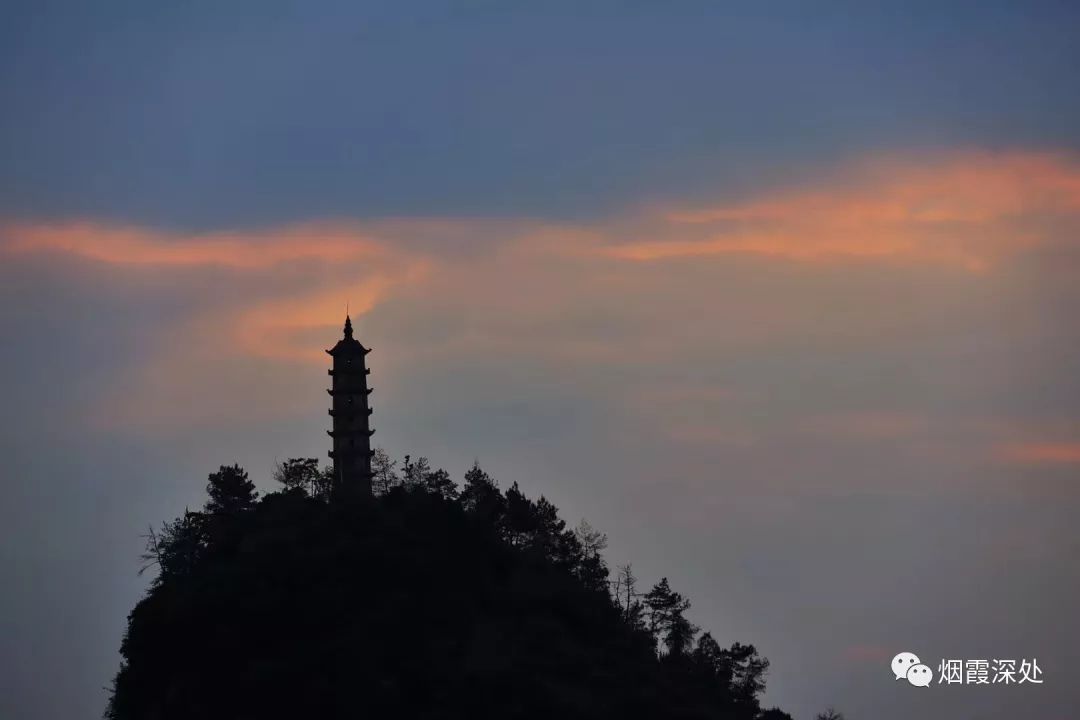 安洲塔的晚霞