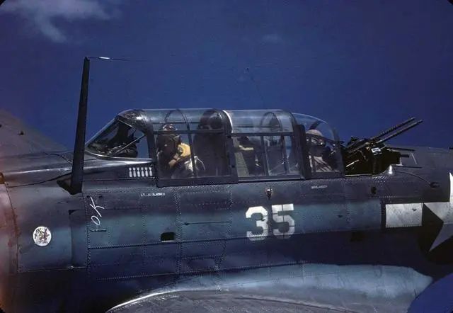 野猫对零战,王牌飞行员回忆瓜岛空战第一天(3)
