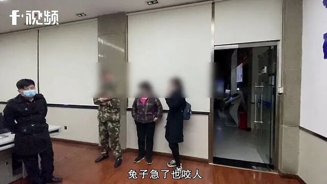 妈妈目睹女儿被邻居吐槽嫁不出去场面瞬间失控