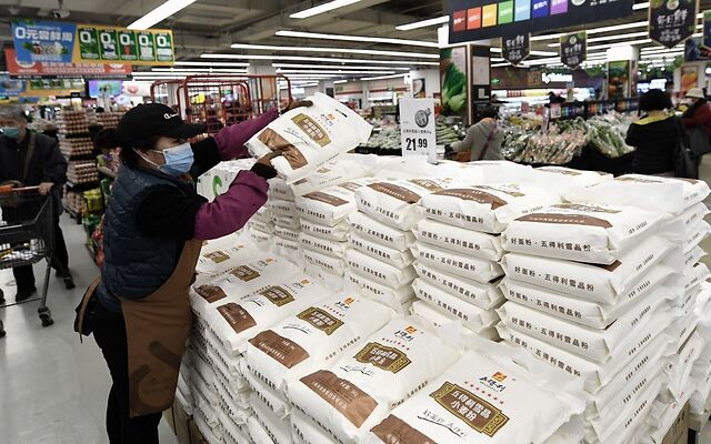 探访|超市米面油购买量下降,囤粮现象逐渐消失