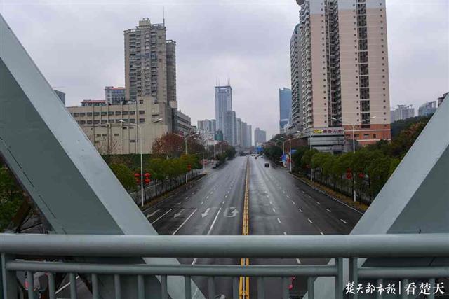 大年初一武昌最堵的大道武珞路很少有车通行