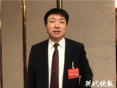 现代快报讯(记者 熊平平 赵丹丹"炎炎夏日,户外工作者可以拿到高温