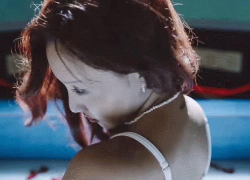 没穿内衣遭偷拍,她因为一张照片被网暴6年