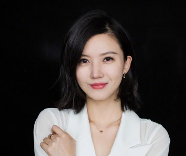 杨子姗录节目暴露洁癖症,忍受不了工作人员崩溃大哭,被批矫情