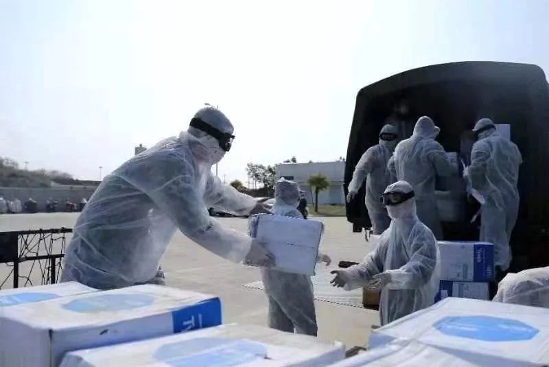 8架伊尔-76MD飞向武汉，我们自己的运-20在哪里