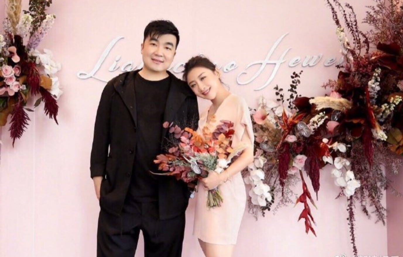 何雯娜 30岁何雯娜闪电当妈！9月与长安十二时辰制片订婚婚礼没办就生女_凤凰网