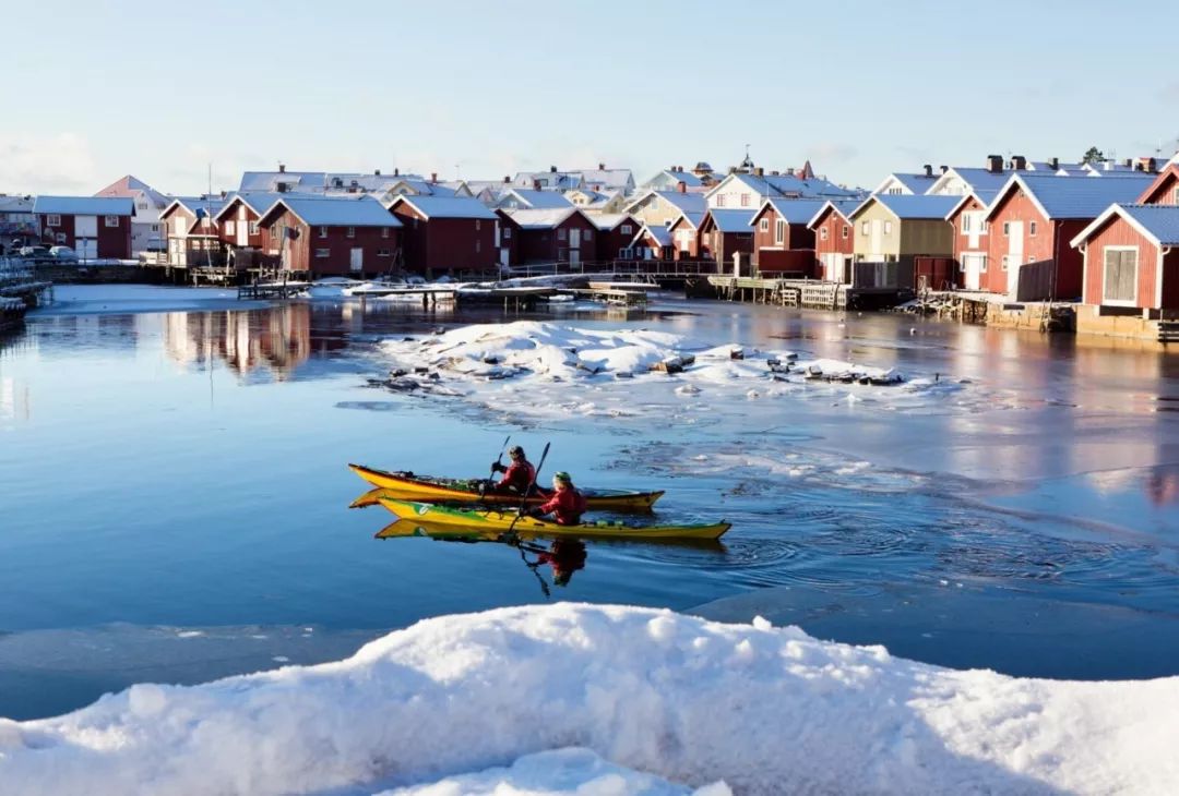 布胡斯群岛的冬季皮划艇 photo rogerborgelid/westsweden.com