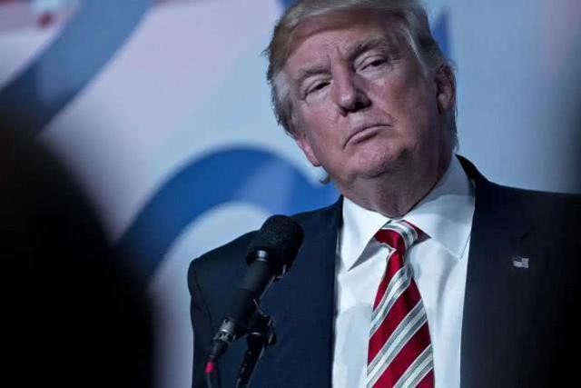 特朗普派军机飞越城市向医护人员致敬美网友不买账