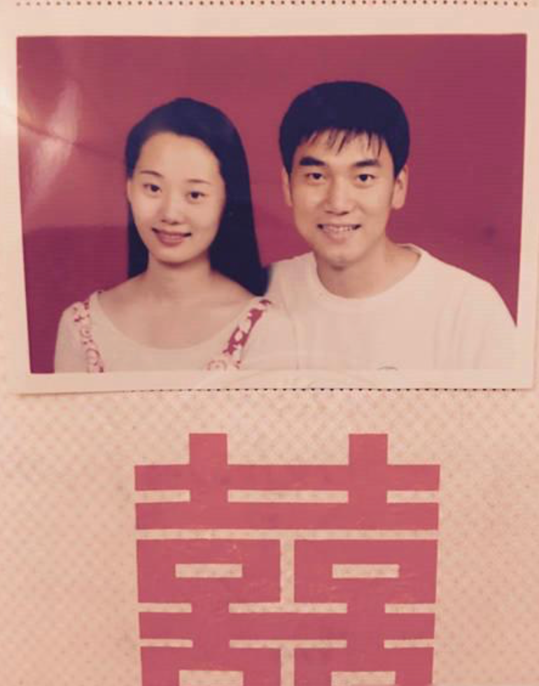 那时候的林依轮,虽然有些名气但赚得不多,还没西华多.