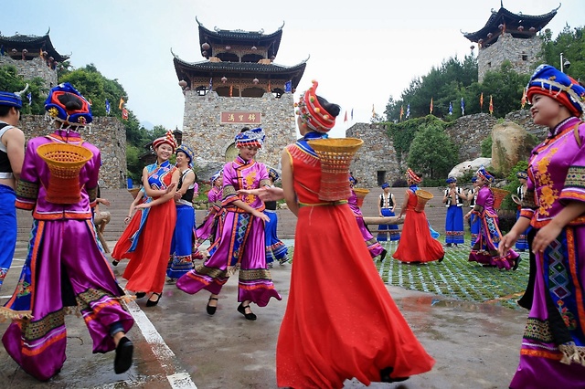 文化风情旅游区,锦里沟历史非常悠久,据说早在清朝雍正年间,土家族