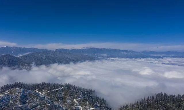 荥经古时八大景观之相岭积雪,此时为雪凇