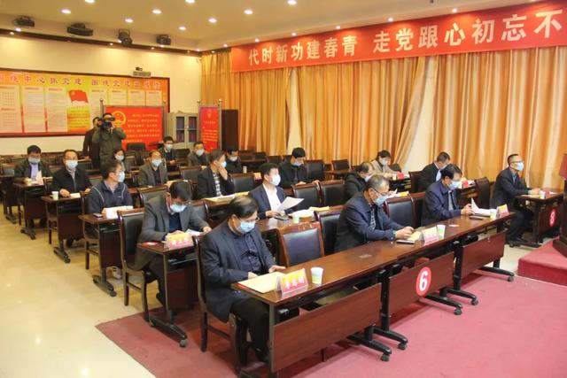 方山县十届人大常委会举行第三十四次全体会议
