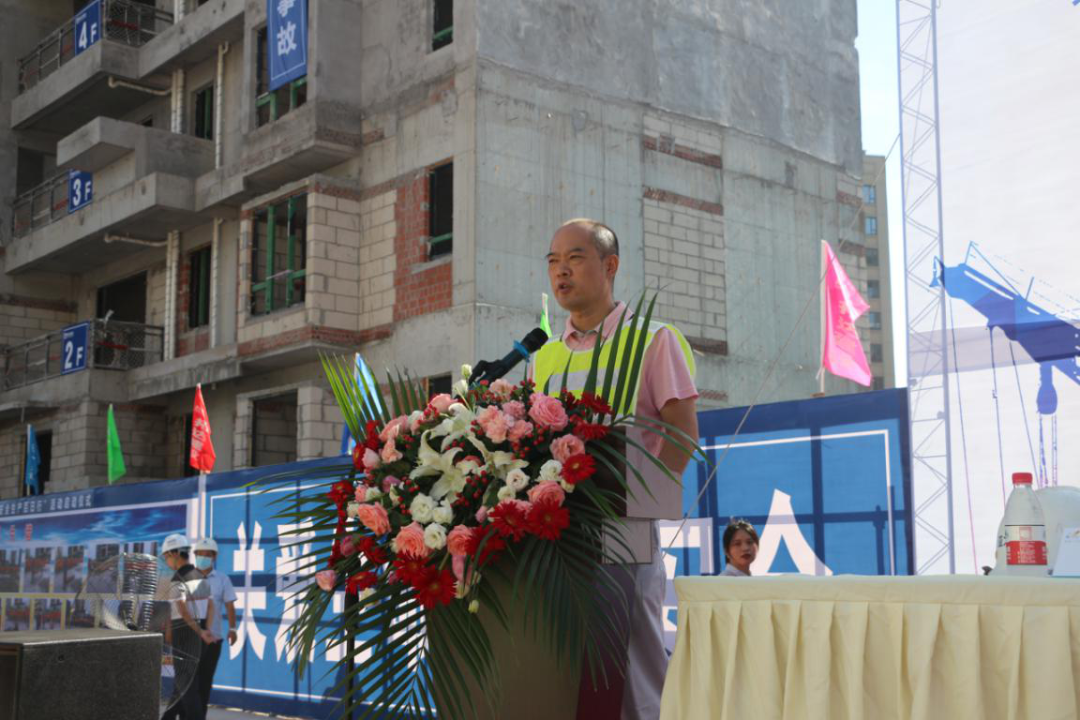 表彰先进 随后,重庆区域运营管理部副总经理张元伟带领
