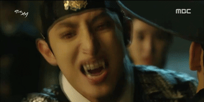 李洙赫 | 模特转行演员,《夜行书生》冷艳又危险,其实