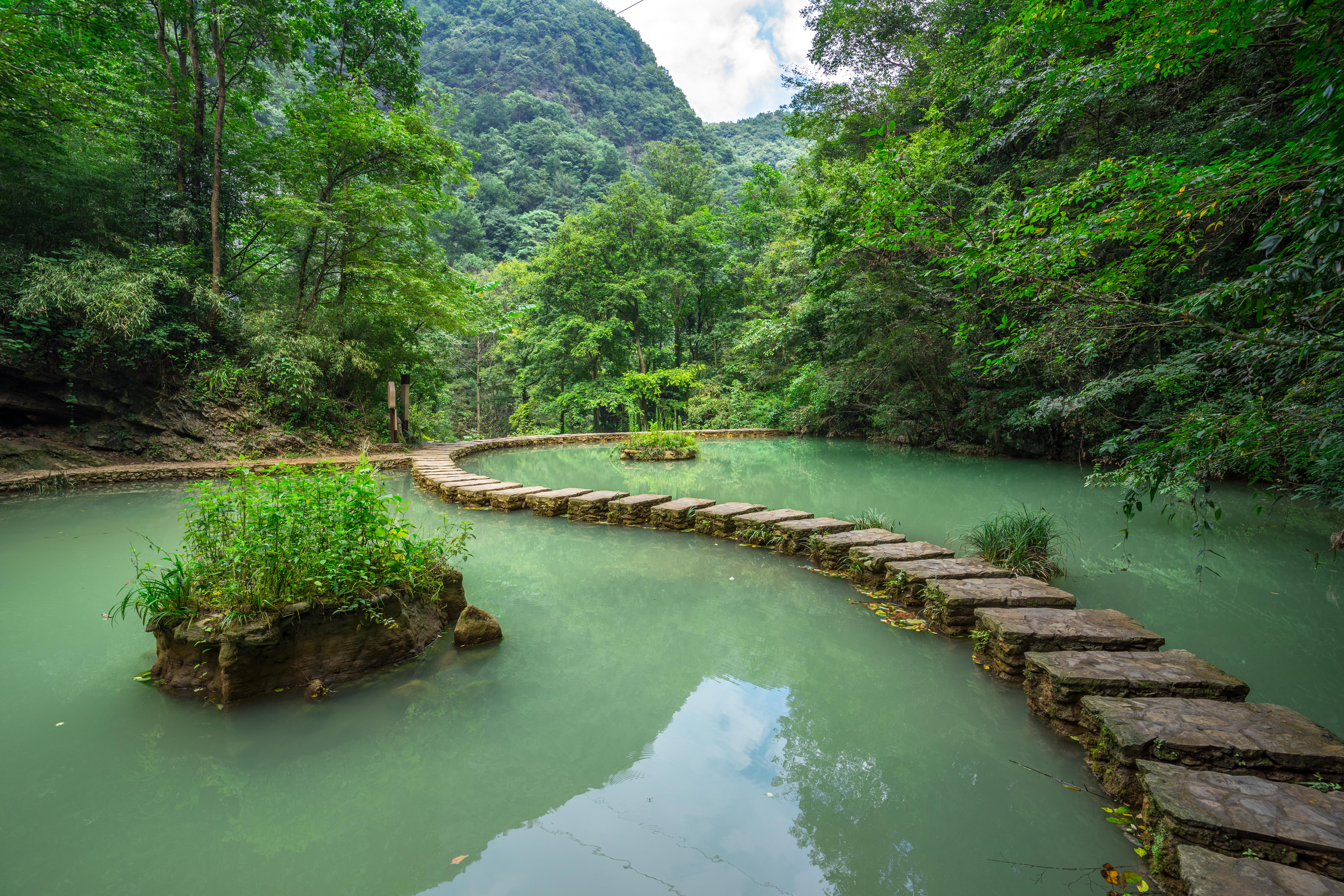 襄阳被誉为"小九寨沟"之称的香水河景区,是消夏避暑的绝佳之地__凤凰