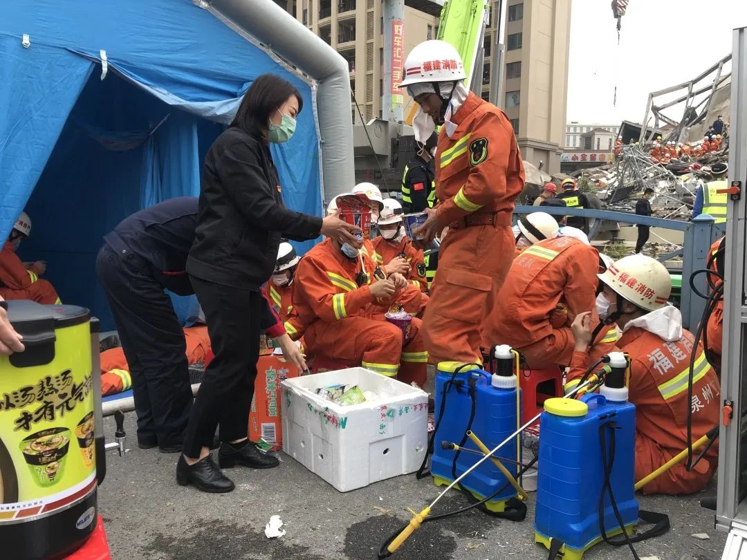 中石化支援福建泉州酒店坍塌事故救援现场